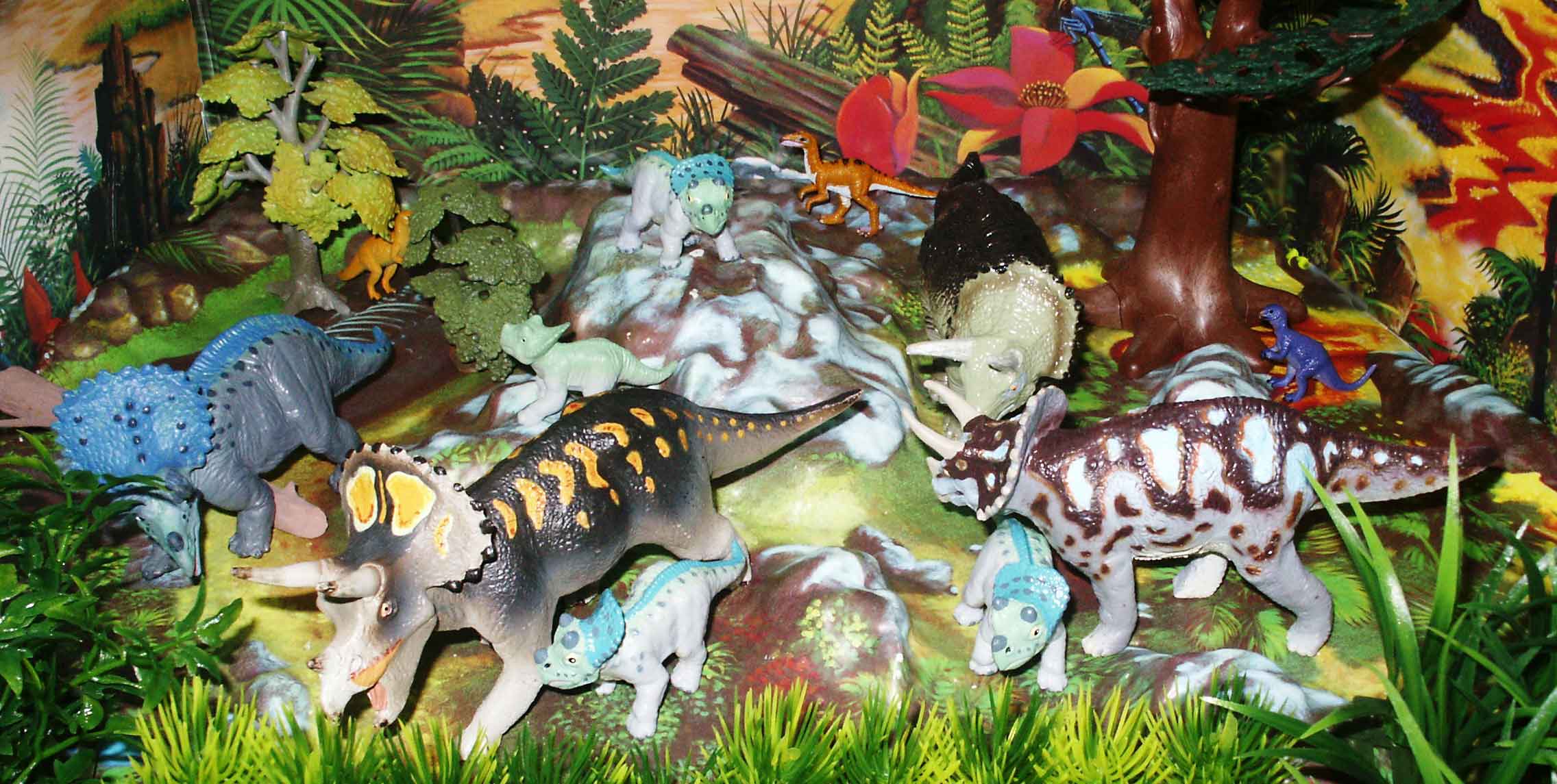 Safari ltd. Triceratops figures Troodon and Thescelosaurus are bin figures